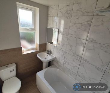 3 bedroom terraced house to rent - Photo 6