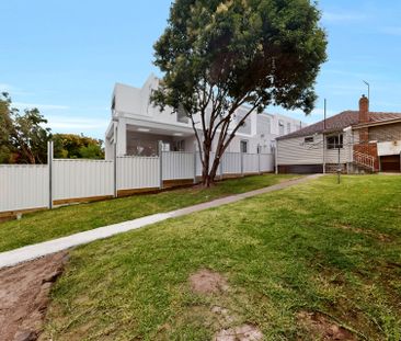 Spacious Two Bedroom Home in Prime Essendon Pocket - Photo 5