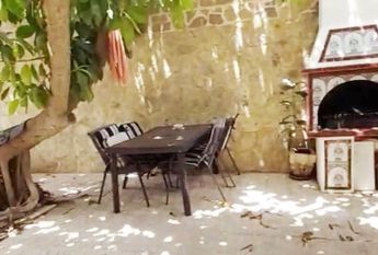 LONG TERM RENTAL. Spacious villa with 6 bedrooms for rent.