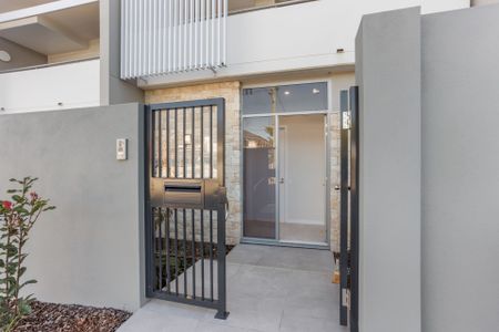 Brand New Tri-Level Townhouse - Photo 3