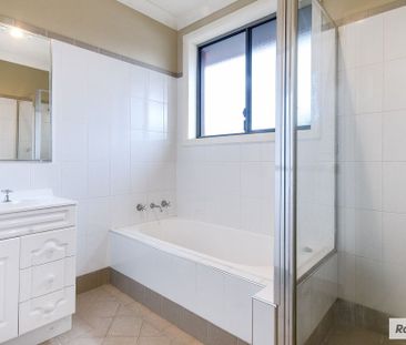 Spacious, Modern Villa Close to Everything! - Photo 1