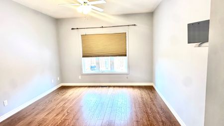 For Lease - 1076 Broughton Lane, Newmarket, Ontario - Photo 2