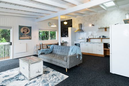 FULLY FURNISHED RETREAT WITH STUNNING DOVES BAY VIEWS - Photo 4