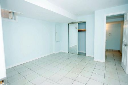 For Lease - 384 FLAGTONE Way Unit# Basement apartment, Newmarket, Ontario - Photo 2