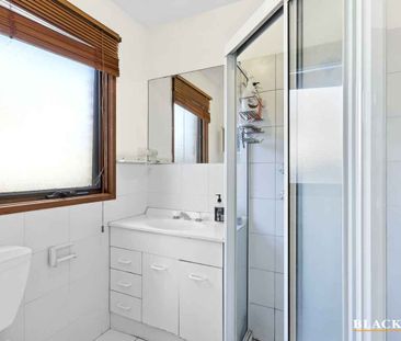 Three Bedroom Family Home - Photo 2