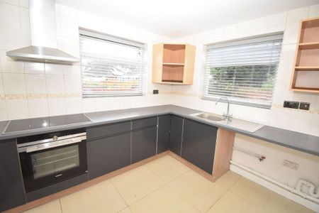 2 bedroom maisonette to rent - Photo 2