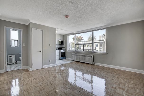 The Kingsview - Photo 1