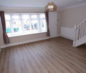 3 bedroom semi-detached house to rent - Photo 2