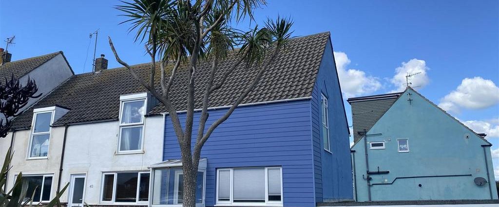 2 bedroom end of terrace house to rent - Photo 1