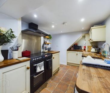 15 Arthur Street, Hillsborough, BT26 6AP - Photo 4