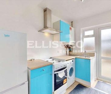 Wadham Gardens, Greenford, UB6 - Photo 2