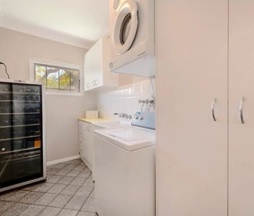 Convenient, Stylish, Family-Friendly Haven - Photo 6