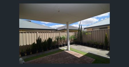 LOVELY LIGHT AND BRIGHT FAMILY HOME!!!! - Photo 5