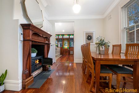 CONVIENTLY LOCATED FAMILY HOME - Photo 5