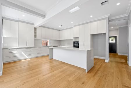 33 Pope Road, Blackburn VIC 3130 - House For Rent | Domain - Photo 5