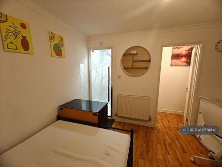 1 bedroom in a house share to rent - Photo 5