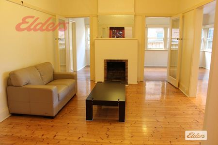 Comfortable 4 Bedroom Family Home - Photo 5