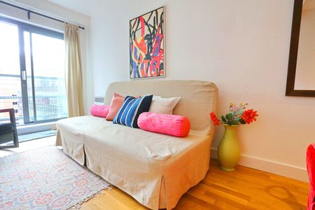 2 Bed Flat, Oldham Road, M4 - Photo 2