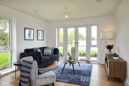 Moor House, Cook Way, Reading, RG2 - Photo 2