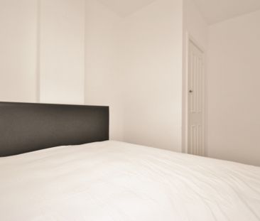 Latymer Court, Hammersmith Road, Hammersmith, London, W6 - Photo 3