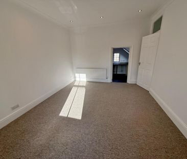 3 bedroom flat to rent - Photo 3