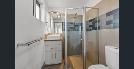 Modern Two-Bedroom Apartment with Air Conditioning & Private Patio - Photo 5