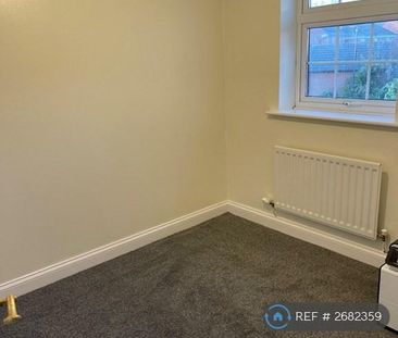 4 bedroom semi-detached house to rent - Photo 4