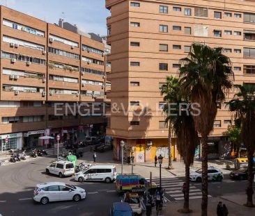 Valencia - Photo 1