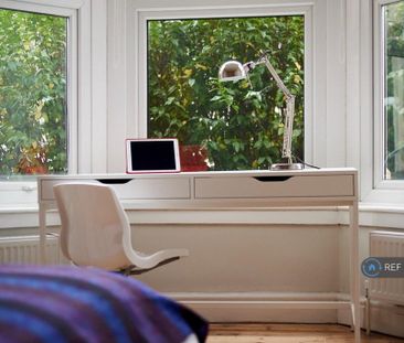 3 bedroom flat to rent - Photo 2