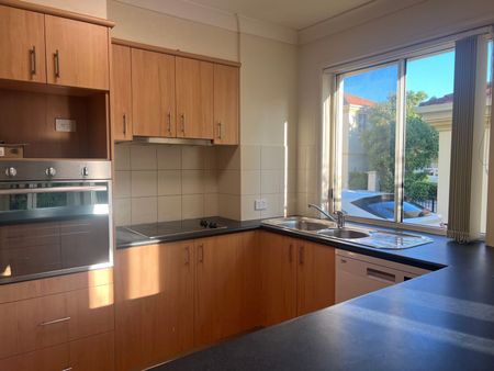 Stylish Townhouse in Gated Benowa Estate - Photo 5