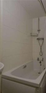 Harding House, Swindon, Wiltshire, SN1 - Photo 4