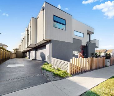 Stylish Family Home in Prime Heidelberg West Location - Photo 6