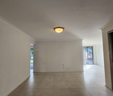 Single Level Home - Photo 4