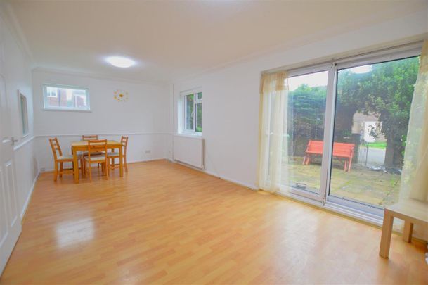 Amberley Road, Slough - Photo 1