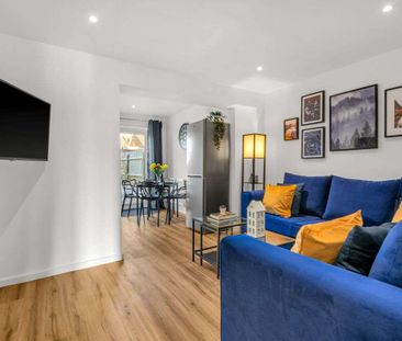 A SUPERB SHARED HOUSE FOR PROFESSIONALS Islip - Photo 2