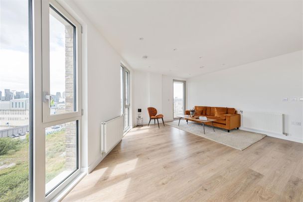 Knights Road , E16 2TZ - Photo 1