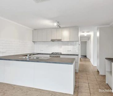 “Your Perfect Family Nest: 4 Bedrooms, 2 Bathrooms, and Gragae Space” - Photo 4