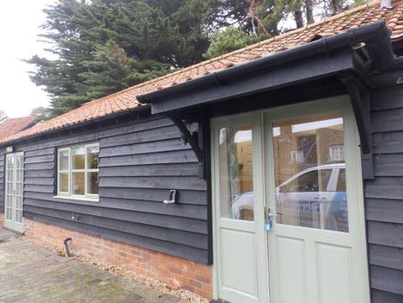 4 bedroom detached house to rent - Photo 4
