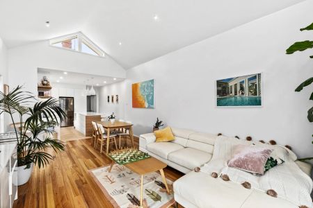 The captivating appeal of a classic terrace - Photo 3