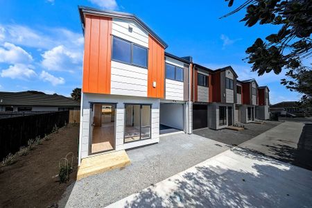 3 Bedroom + 2 Bathrooms Townhouse - Photo 4