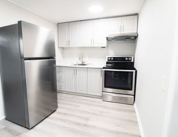 300 Alberta Street - 2 | 300 Alberta Street -, Welland - Photo 1