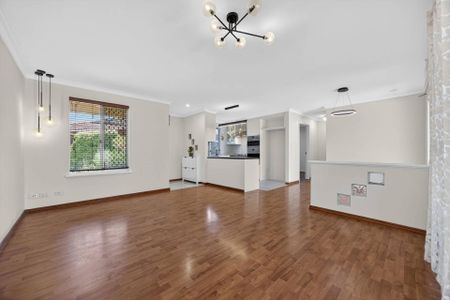 WELL PRESENTED UNIT - 3 BEDROOMS - Photo 4