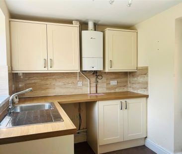 4 bedroom detached house to rent - Photo 2