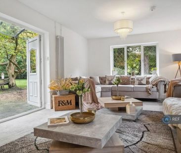 7 bedroom detached house to rent - Photo 2