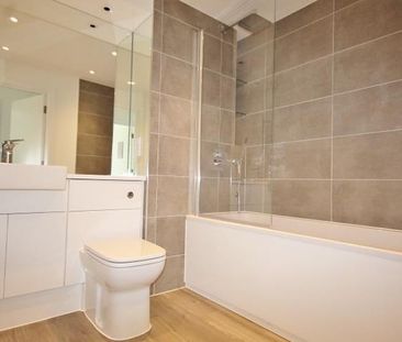 Kempton House, London Square, 122 High Street,TW18 - Photo 5