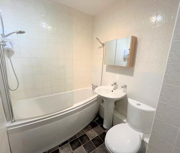 2 bedroom ground floor flat to rent - Photo 3