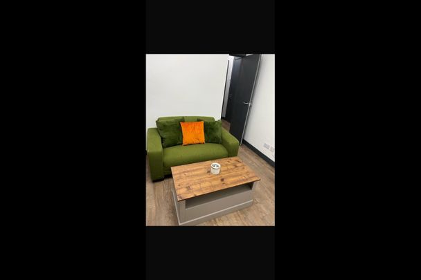 1 Bed Flat, Prestwich, M25 - Photo 1