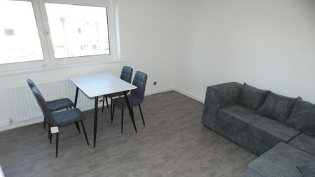 3 bedroom flat to rent - Photo 2