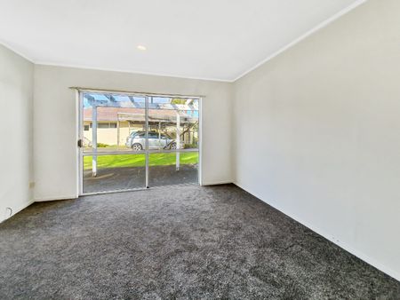 Water included! 2 Bedroom/1 Study Flat in Takapuna - Photo 3