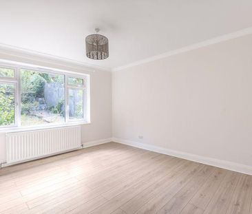 3 bedroom detached bungalow to rent - Photo 3